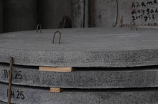 Бордюры. Заборы. Сваи. Для колодцев: кольца, крышки, днища.