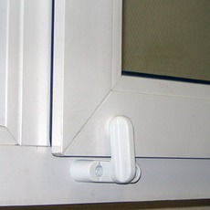 Фиксатор на окна - защита от взлома