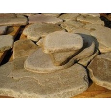 Камень песчаник окатаный 80 гривен за 1 квадратный метр