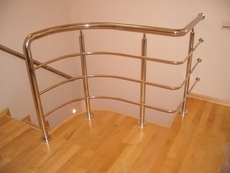 Поручни, огражения, лестницы, козырки с нержавеющей стали.