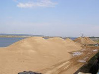 Продаем с доставкой песок, щебень, чернозем, отсев в Бровара