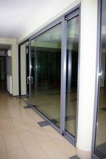 Раздвижные двери – выход на балкон – холодные и теплые.