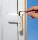 Оконный мастер: регулировка и замена фурнитуры.