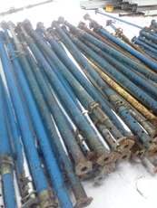 Опорные стойки для опалубки.