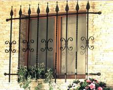 Железные решетки на окна и балконы