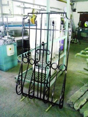 Продаем металлические решетки с элементами ковки