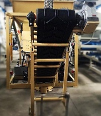 Специальный мини завод для производства холодного асфальта.