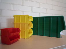 Пластиковые ящики для метизов / стеллажи для ящиков под мети