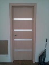 Установка межкомнатных дверей в Киеве