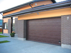 Секционные ворота, роллеты, балконы, окна от завода изготови