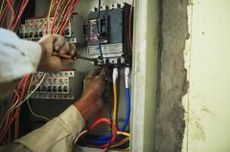 Услуги электрика в Донецке