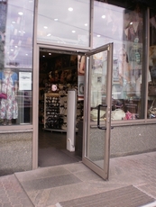 Замена и регулировка фурнитуры окна двери (Киев).