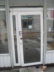 Ремонт алюминиевых и металлопластиковых дверей в Киеве.