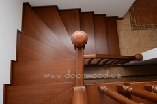 Изготовление лестниц любой сложности под заказ из массива ду