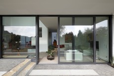 Окрашенные и ламинированные евроокна