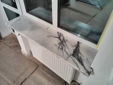 Мраморные подоконники.