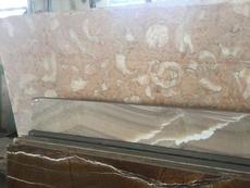 Естественное великолепие мрамора замечательна