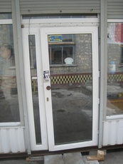 Ремонт алюминиевых и металлопластиковых дверей Киев, замена