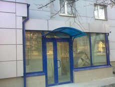 Алюминиевые двери и окна с покраской. Двери с замком