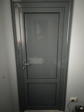 Межкомнатные двери из алюминия