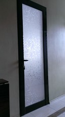 Межкомнатные двери из алюминия