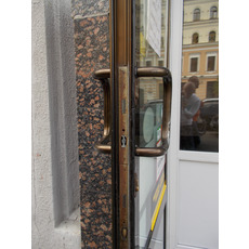 Замена дверной фурнитуры Киев, переделка окон с поворотных 